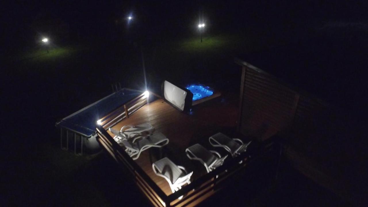 Mana Village - Jacuzzi & Sauna Barlomino Exterior photo