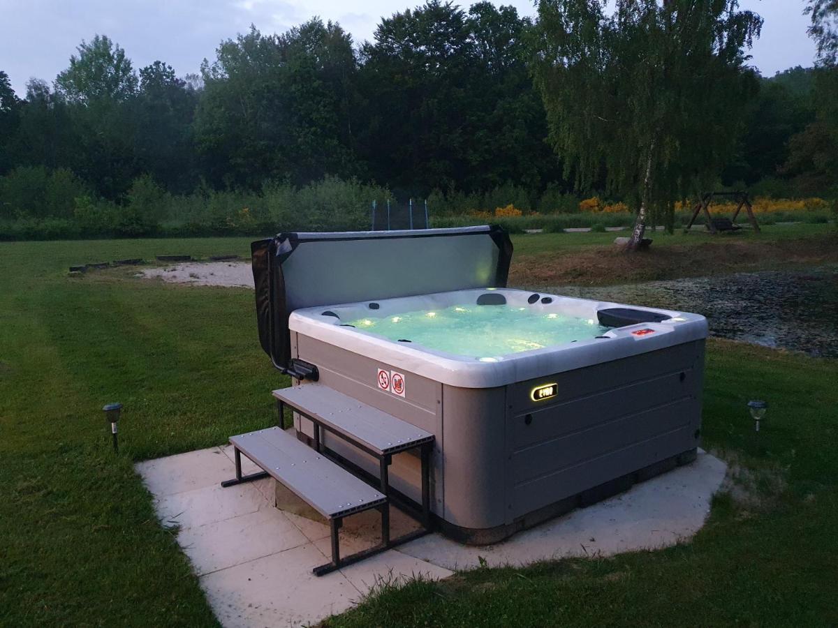 Mana Village - Jacuzzi & Sauna Barlomino Exterior photo
